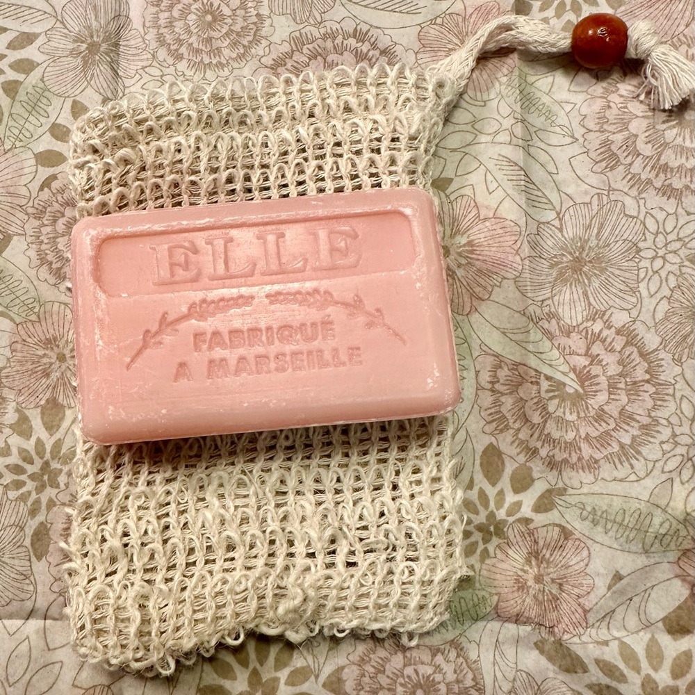 Includes Choice of French Milled Soap, Exfoliating Pouch,and Adler wood SoapDish